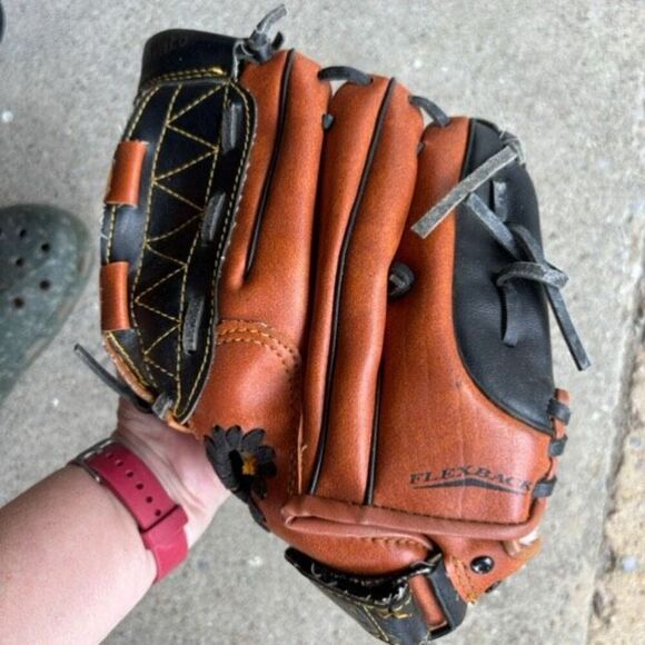 Wilson EZ Catch T-Ball RHT Baseball Glove - Picture 6 of 7